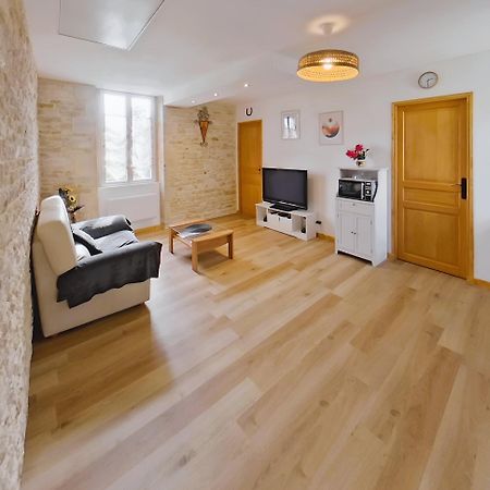 Logement Cosy Parking Prive Situe Au Coeur Du Village Reviers Exterior foto