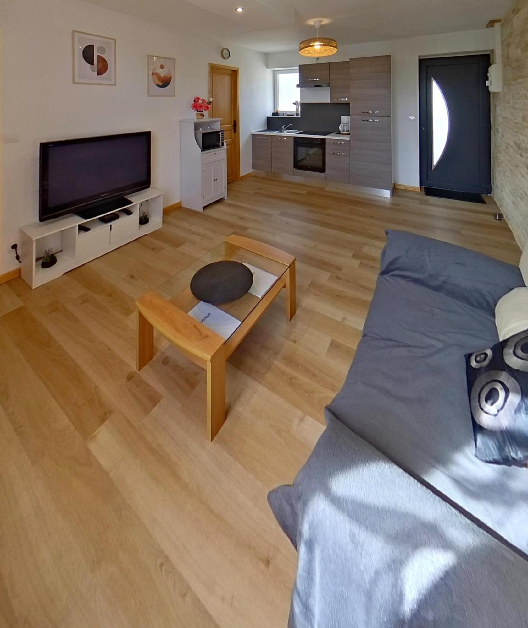 Logement Cosy Parking Prive Situe Au Coeur Du Village Reviers Exterior foto